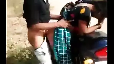 Indian village outdoor sex – paid slut gets fucked in road