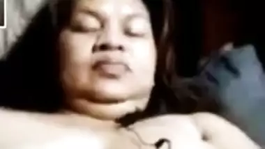 Desi aunty undresses home in XXX video to expose her trimmed pussy