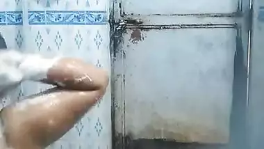 Desi sexy aunty nude bath