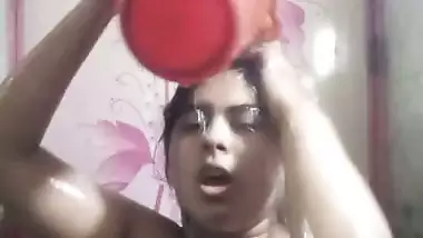 Bengali chubby sister nude bathing video for lover