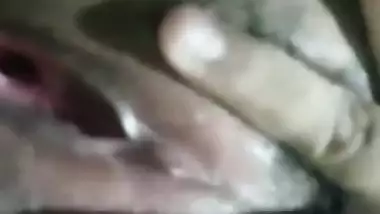 Desi cute bhabi fingering pussy