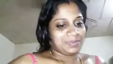 South Indian Andhra aunty showing boobs and pussy