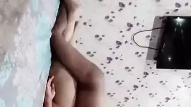 Homemade XXX video where Desi possessor of juicy body gets banged
