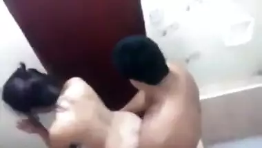 Step sister ki kuwari chut chod chod kar uski seal tod di