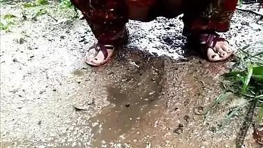 Desi Bhabhi Best Public Pissing Video Compilation Part 1