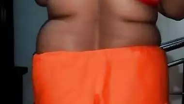 Desi bhabhi in red bra