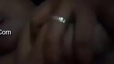 Desi Bhabhi Shows Her Boobs