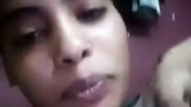 Desi Babe Showing Boobs on VC