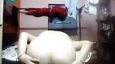 Indian married Bhabhi making her own nude video