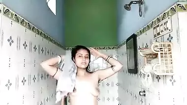 Sexy Bhabi Bath Videos