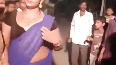 Guntur Record Dance On Road