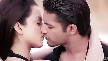 Kangana Ranaut Hot Kissing Scenes 4k