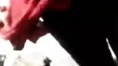 Young Chennai Girl Shows Her Boobs and Blows His BF at beach