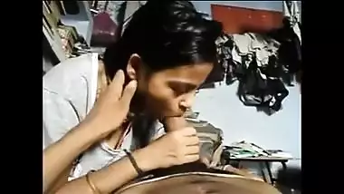 Desi bhabhi giving blowjob