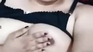 Bhabhi Shows Her Big Boobs