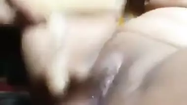 Lady puts a Banana in her cunt in Bangladeshi sex video