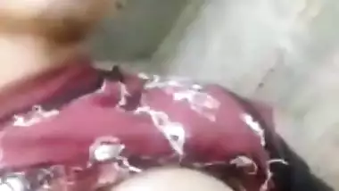 CUTE DESI GIRL SHOWING HER BOOBS