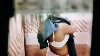 Neighbor peeps bhabhi bathing through window
