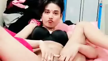Cute bhabhi showing pussy on video call viral xxx