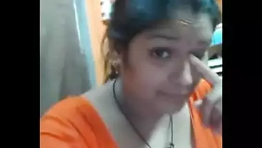 Hot housewife bhabhi janaki hot milky cleavage show in saree