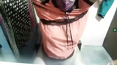 Tamil Cam Girl With Awesome Tits Is Dancing