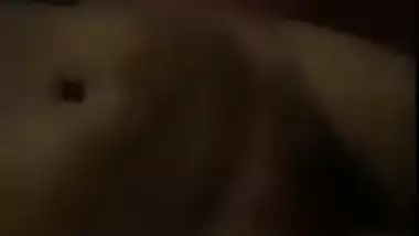 Desi Girl Showing Her Sexy Figure