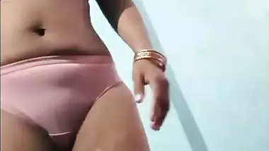 Desi nude lady shows her body to her perverted Devar
